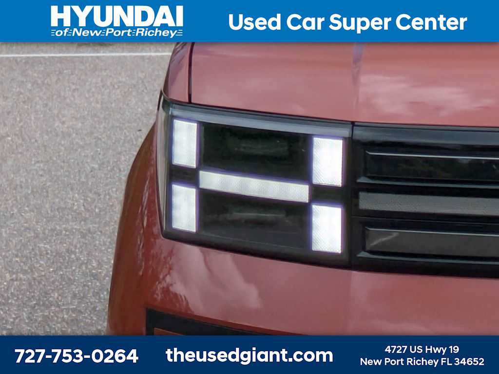 Used 2025 Hyundai Santa Fe Limited FWD image 9
