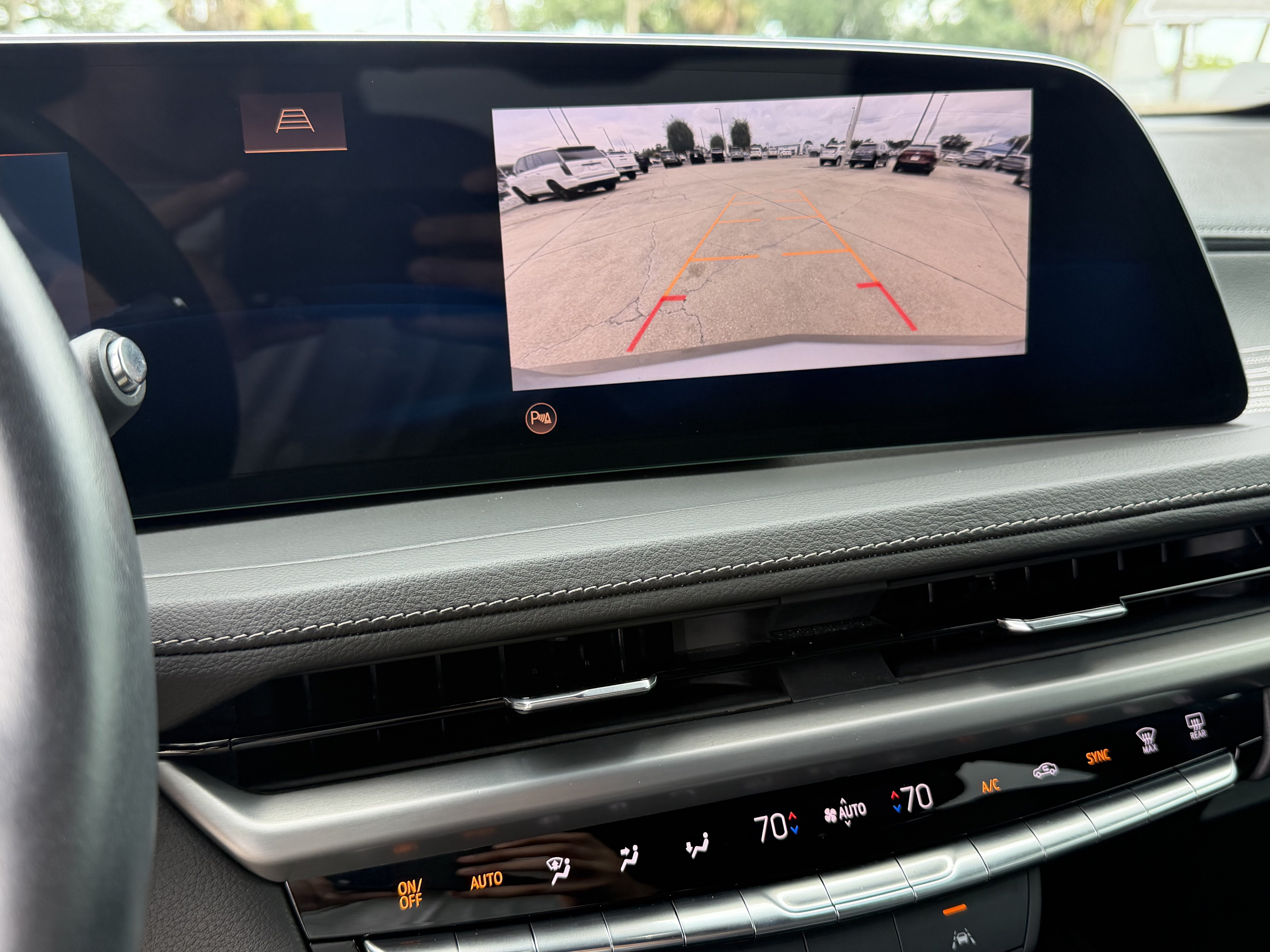 Certified 2024 Cadillac XT4 Premium Luxury FWD image 33