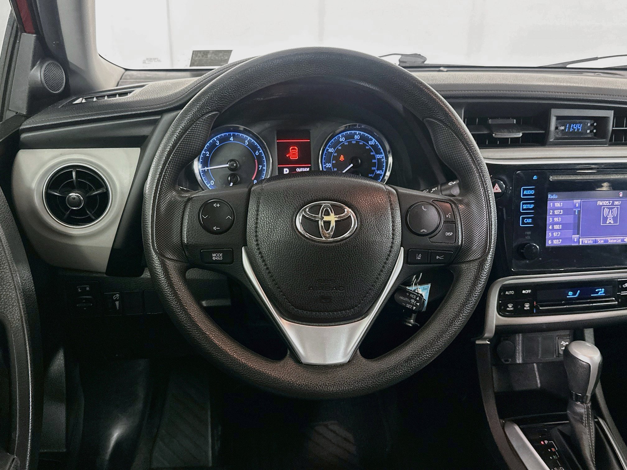 Used 2018 Toyota Corolla LE FWD image 17