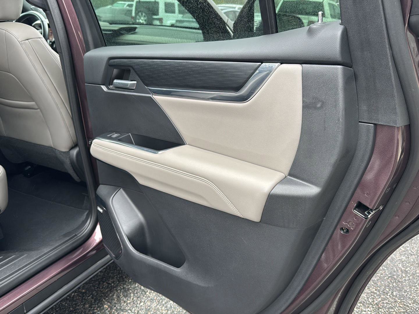 Used 2024 GMC Acadia Elevation AWD/4WD image 13