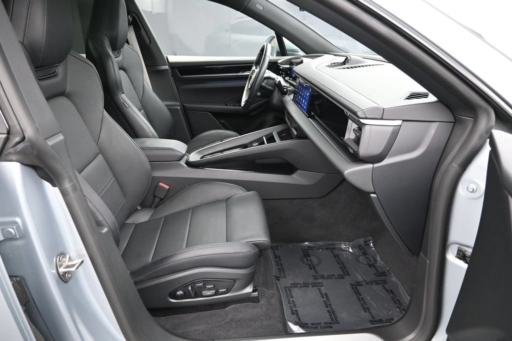 Certified 2025 Porsche Macan Electric RWD image 28