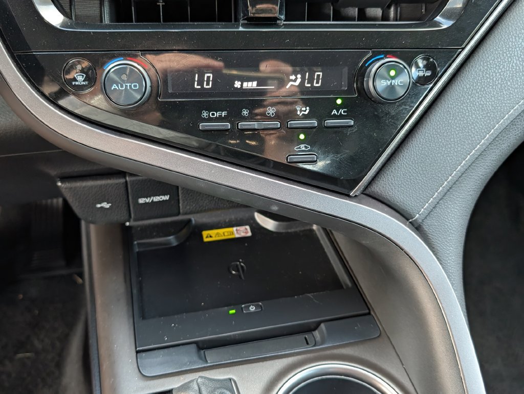 Used 2022 Toyota Camry XSE AWD/4WD image 8