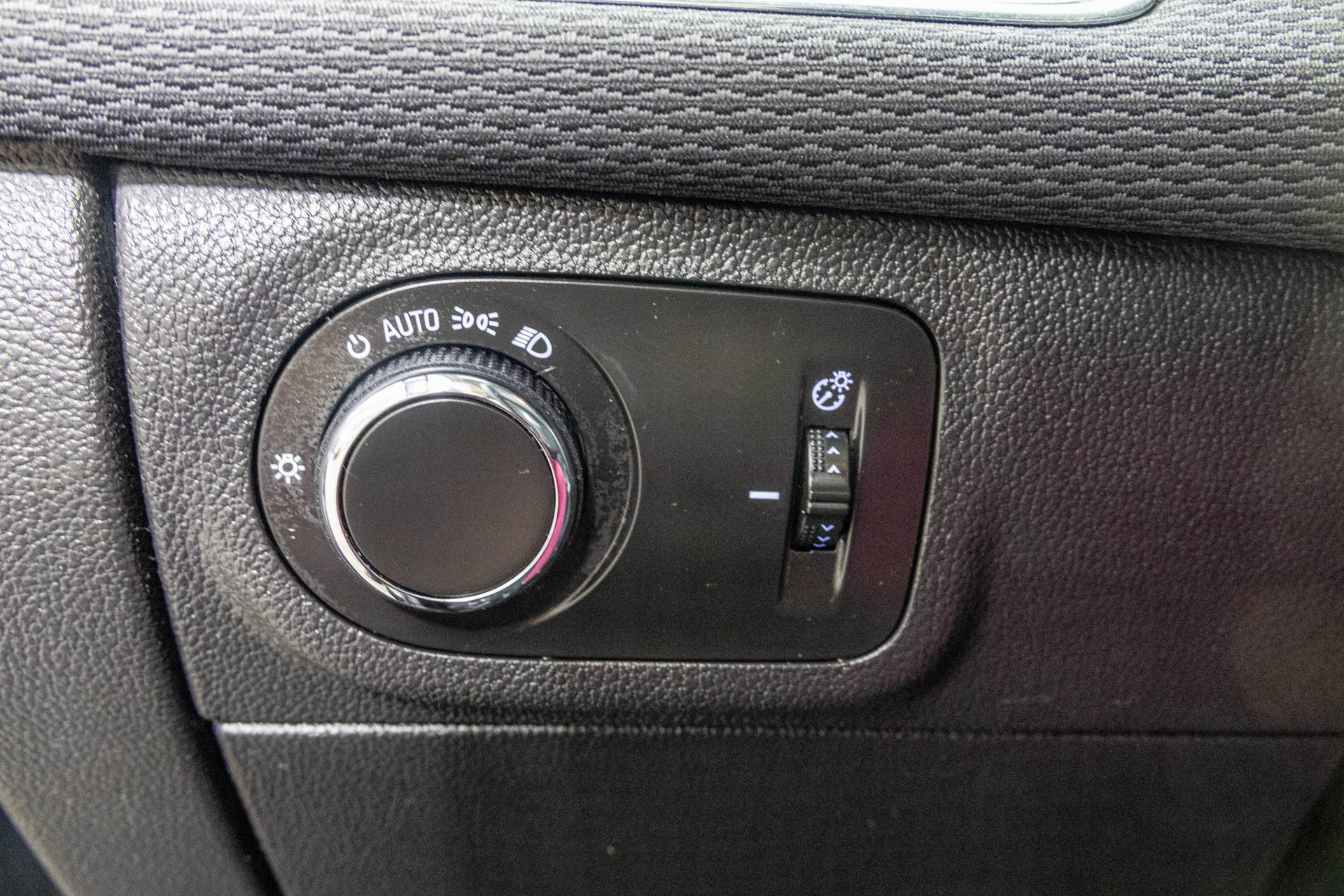 Used 2017 Chevrolet Cruze LS FWD image 29