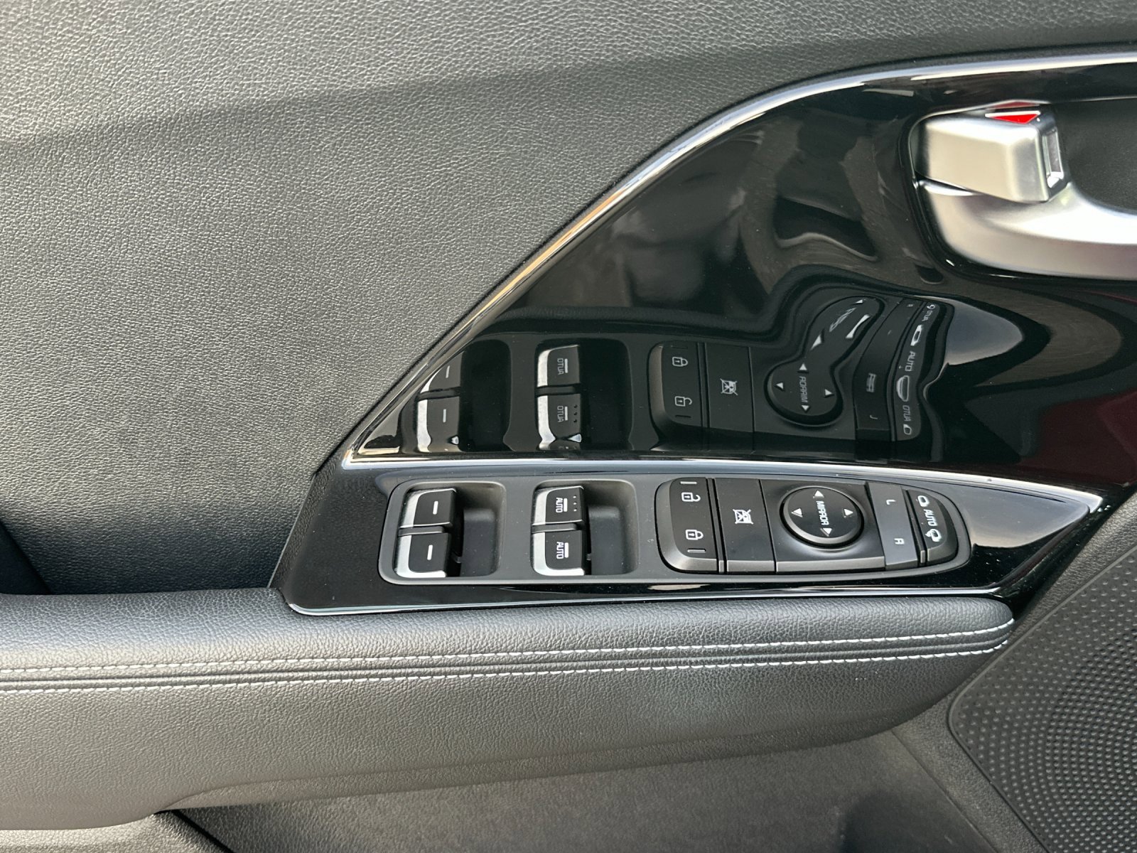 Used 2022 Kia Niro EX image 11