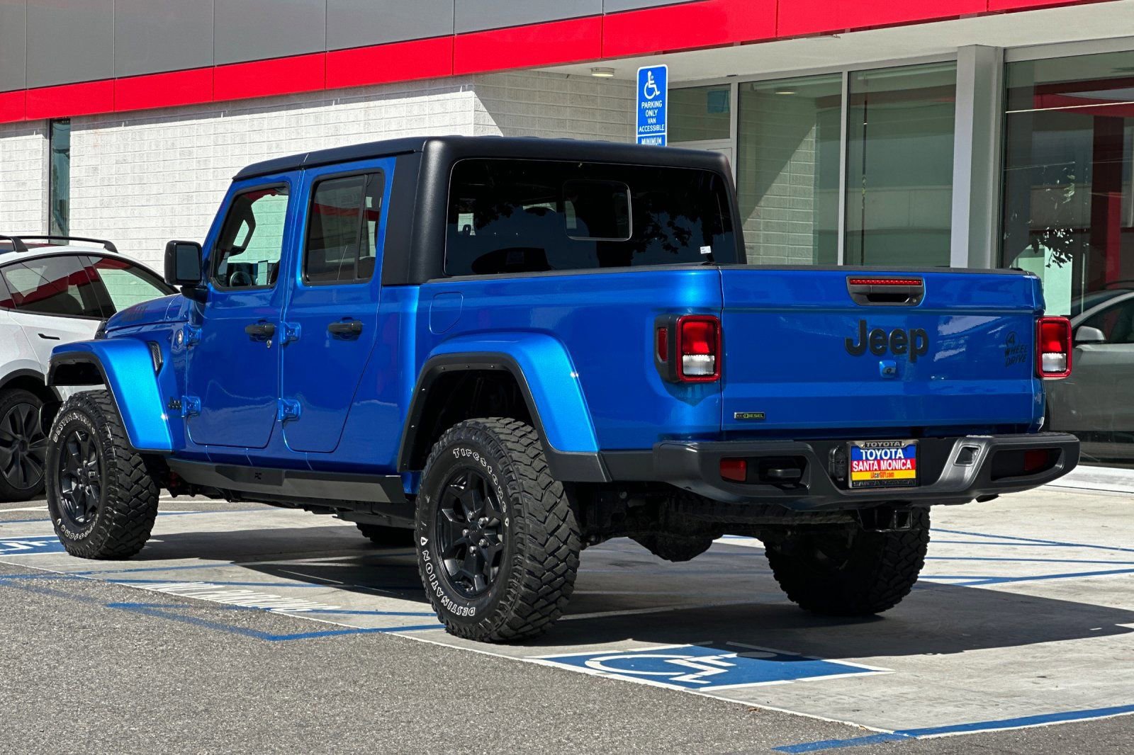 Used 2022 Jeep Gladiator Sport AWD/4WD image 6