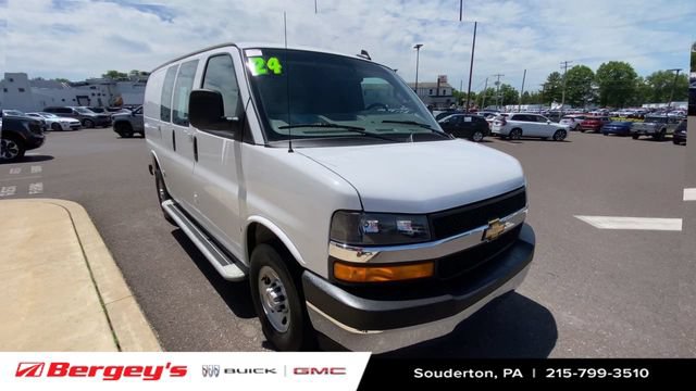 Used 2024 Chevrolet Express 2500 w/ Driver Convenience Package RWD image 2