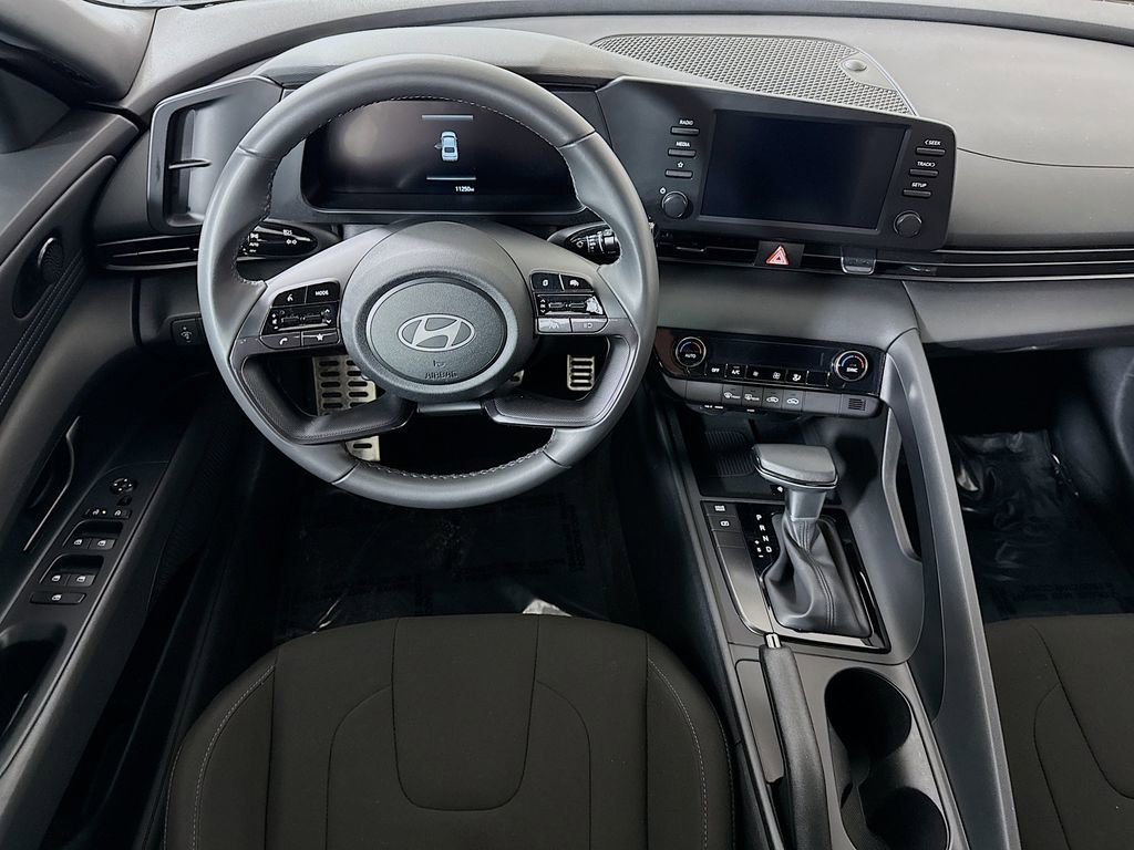 Certified 2025 Hyundai Elantra Sport FWD image 3