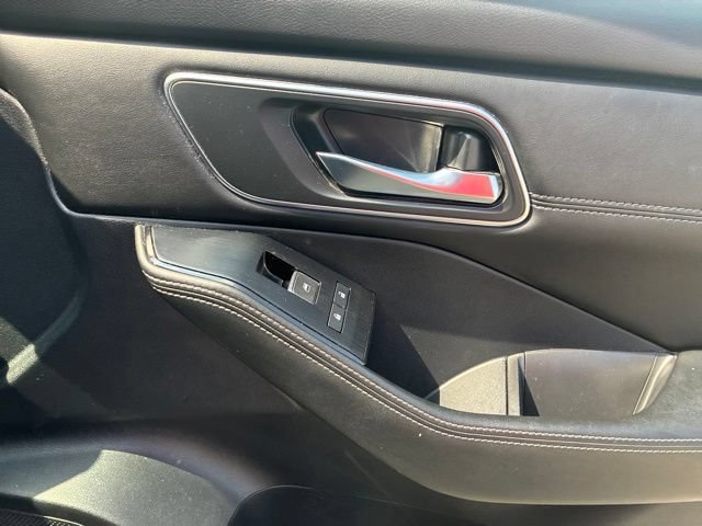Used 2025 Nissan Rogue Platinum FWD image 14