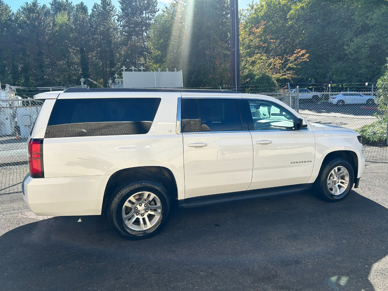 Used 2017 Chevrolet Suburban LT image 4