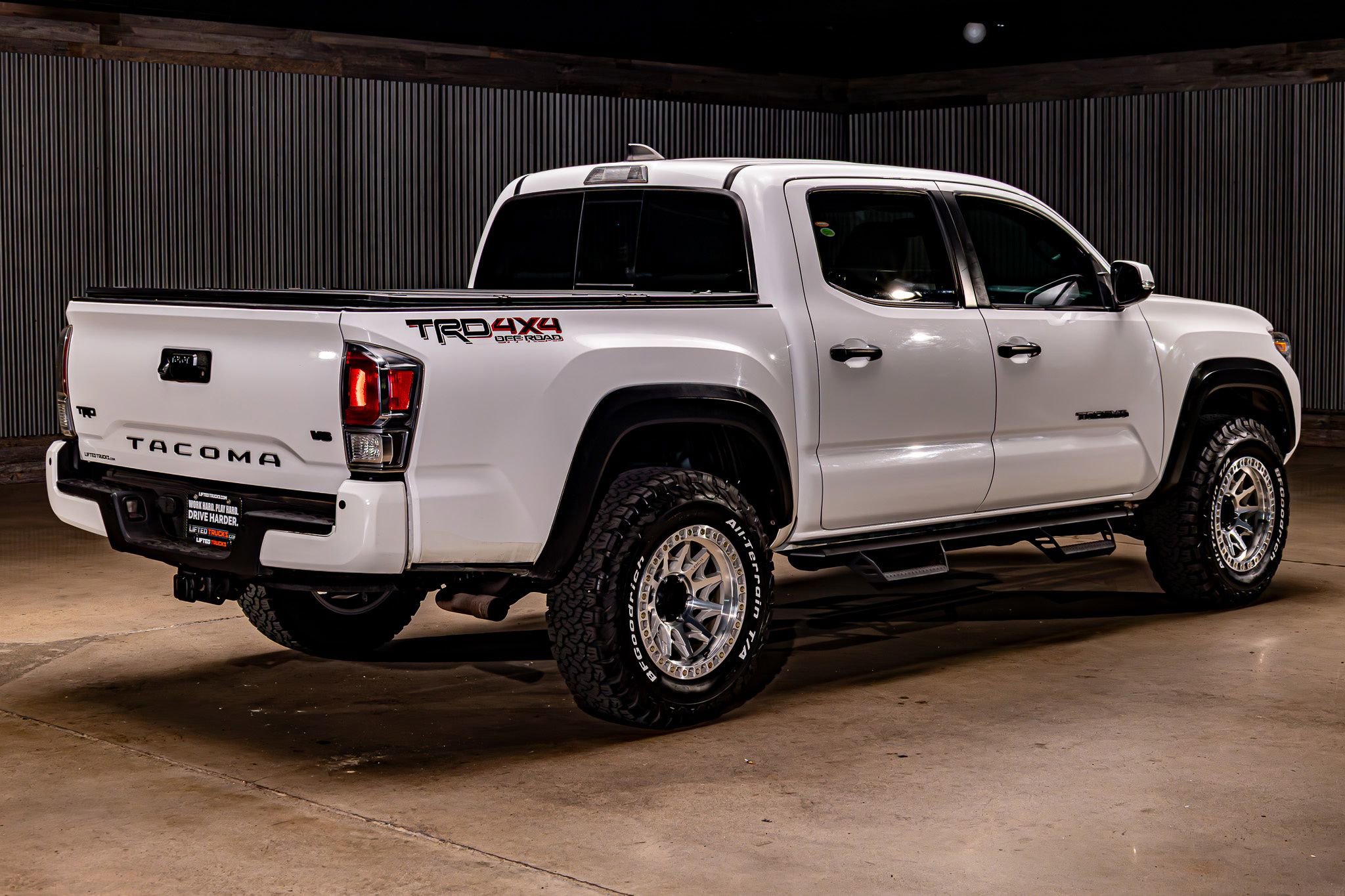 Used 2021 Toyota Tacoma TRD Off-Road w/ Technology Package AWD/4WD image 9