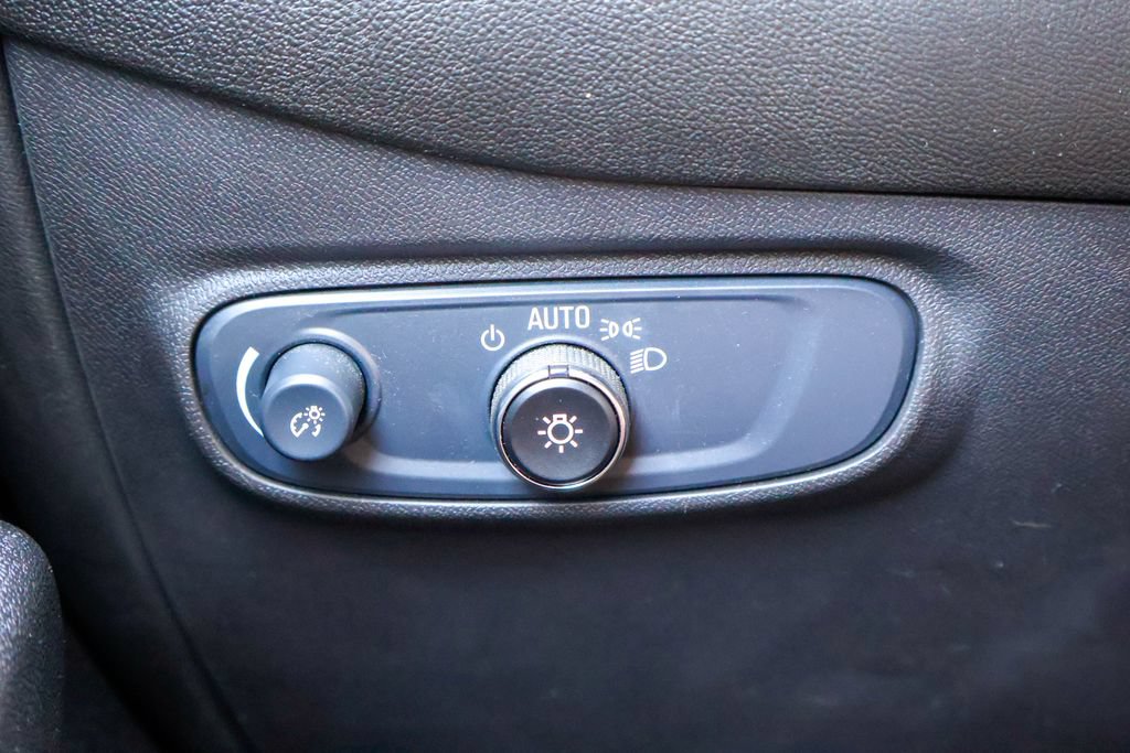 Used 2024 Chevrolet Equinox LT w/ LPO, Blackout Package FWD image 17