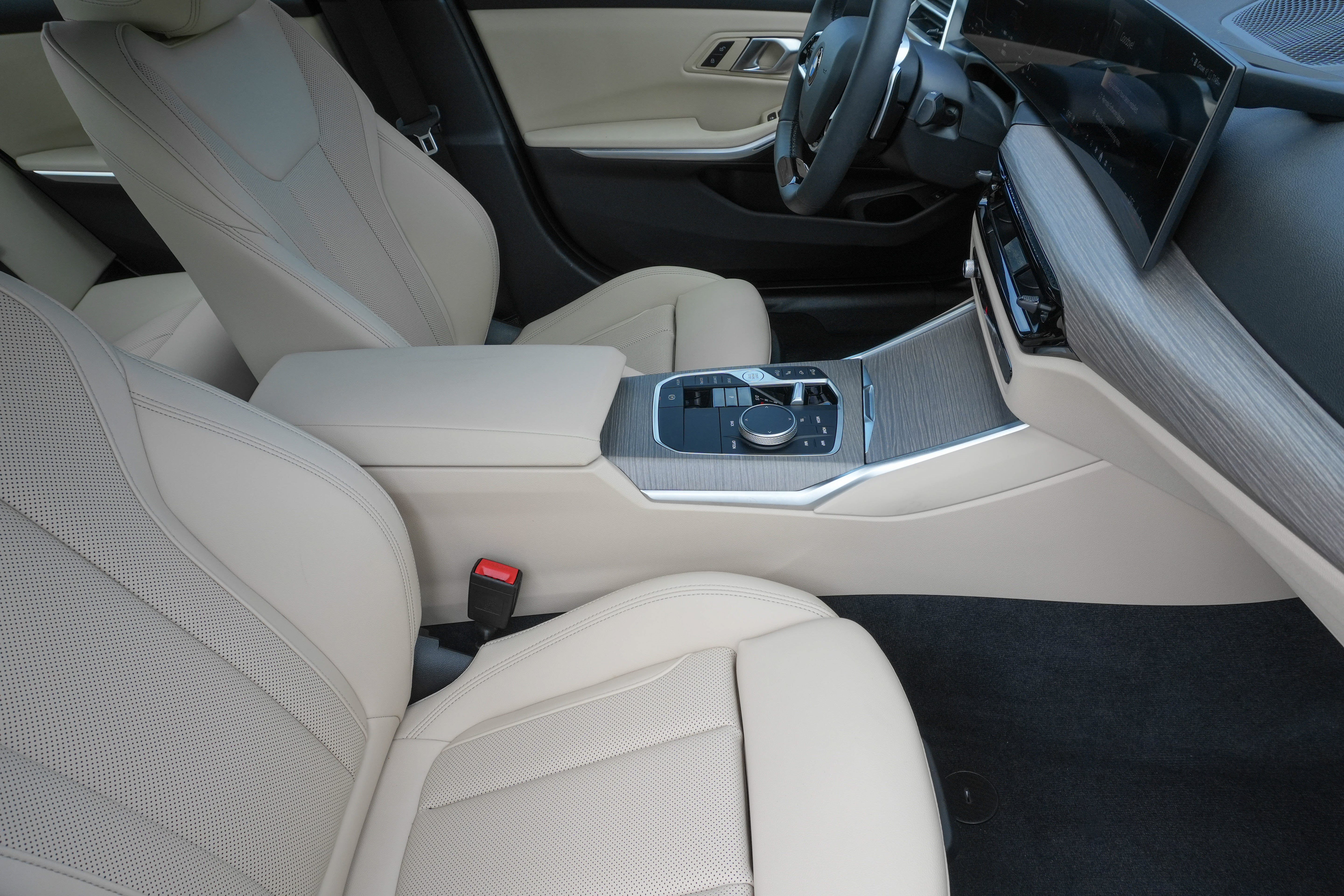 Certified 2025 BMW 330i Sedan RWD image 12
