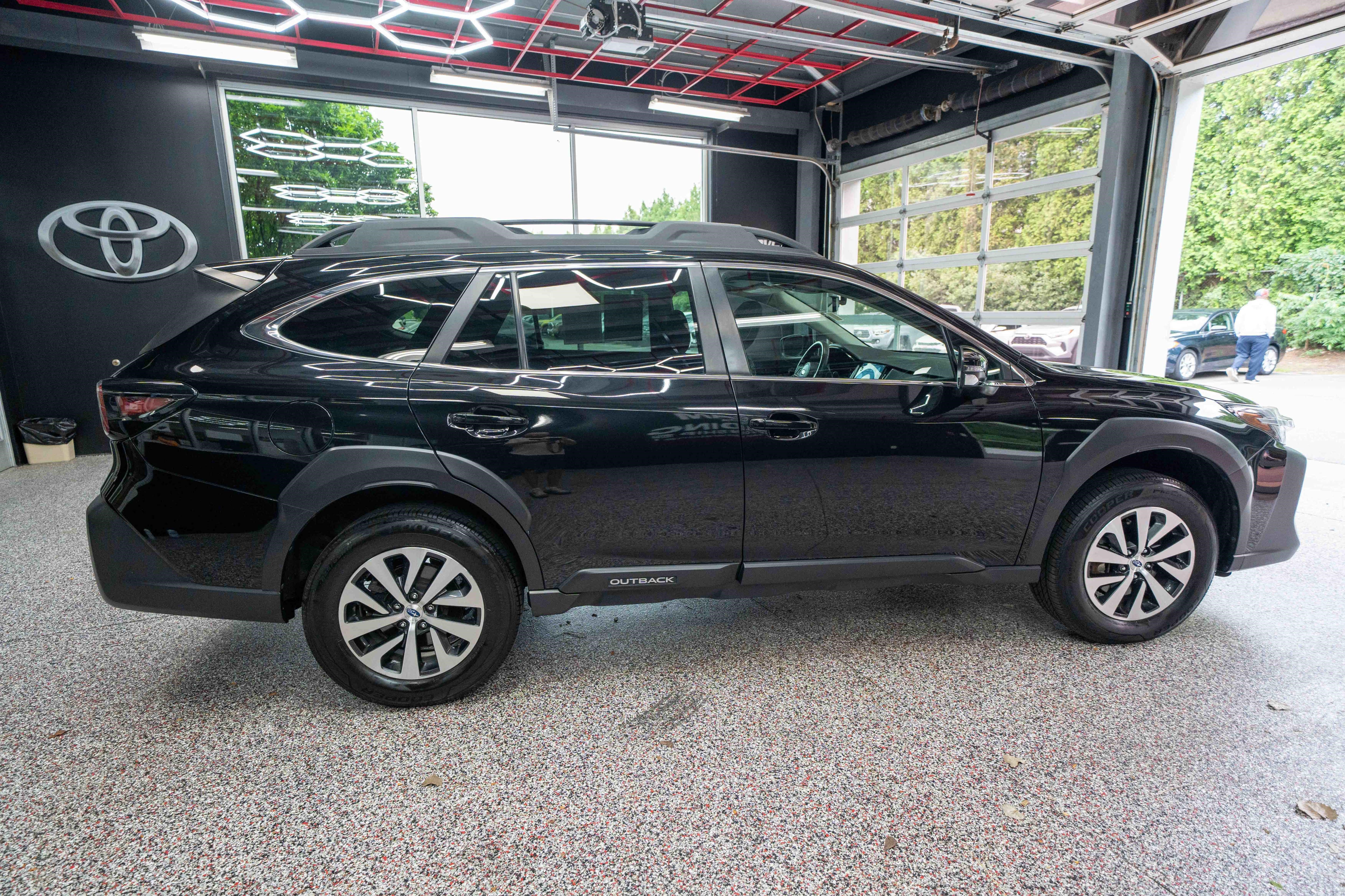 Used 2023 Subaru Outback Premium AWD/4WD image 4
