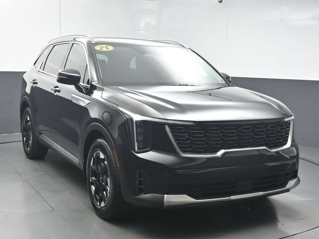 Used 2025 Kia Sorento S w/ Panoramic Sunroof Package FWD image 2
