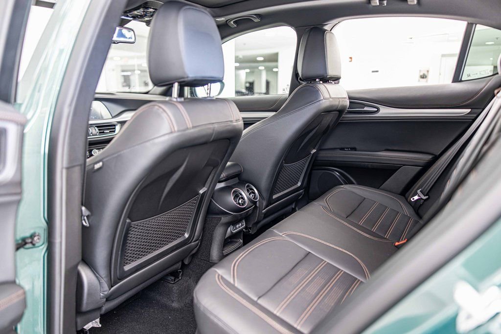 New 2025 Alfa Romeo Stelvio Sprint image 35