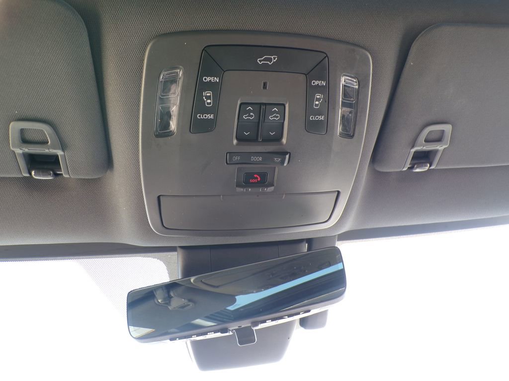 Used 2021 Toyota Sienna Platinum AWD/4WD image 28