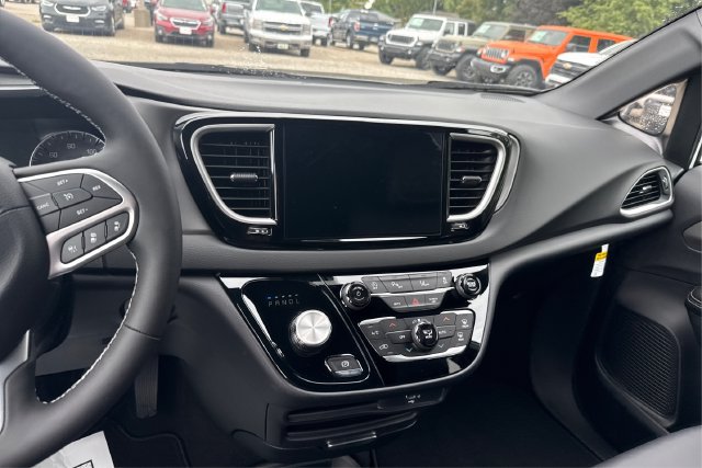 New 2027 Chrysler Pacifica LX FWD image 13