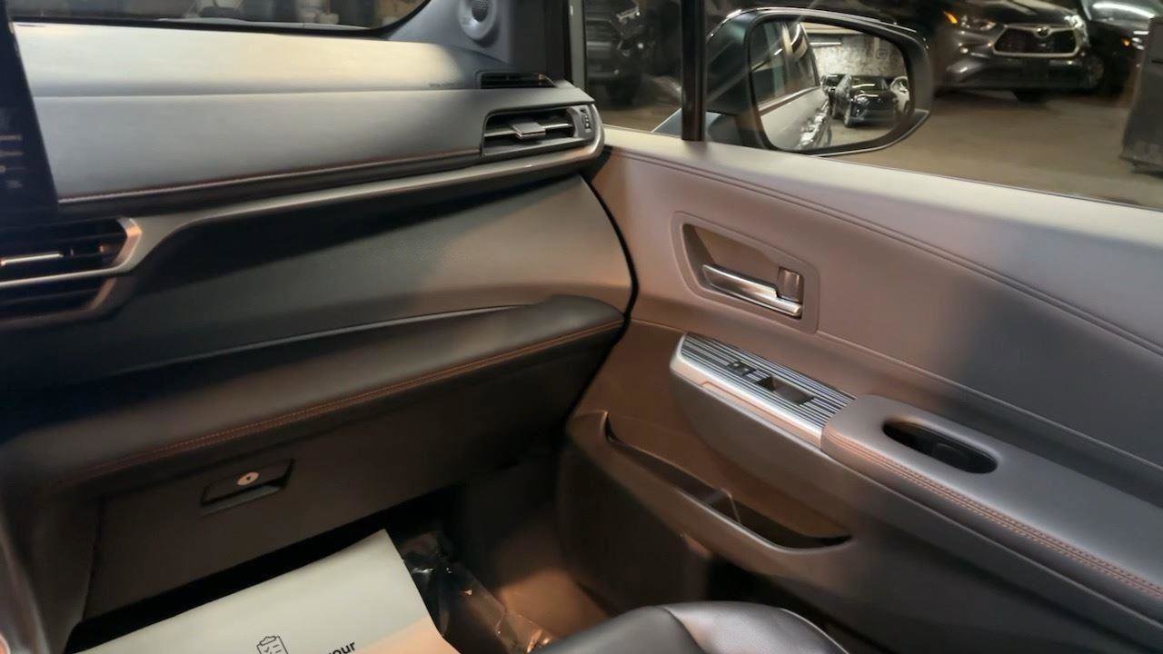 Certified 2022 Toyota Sienna XSE image 23