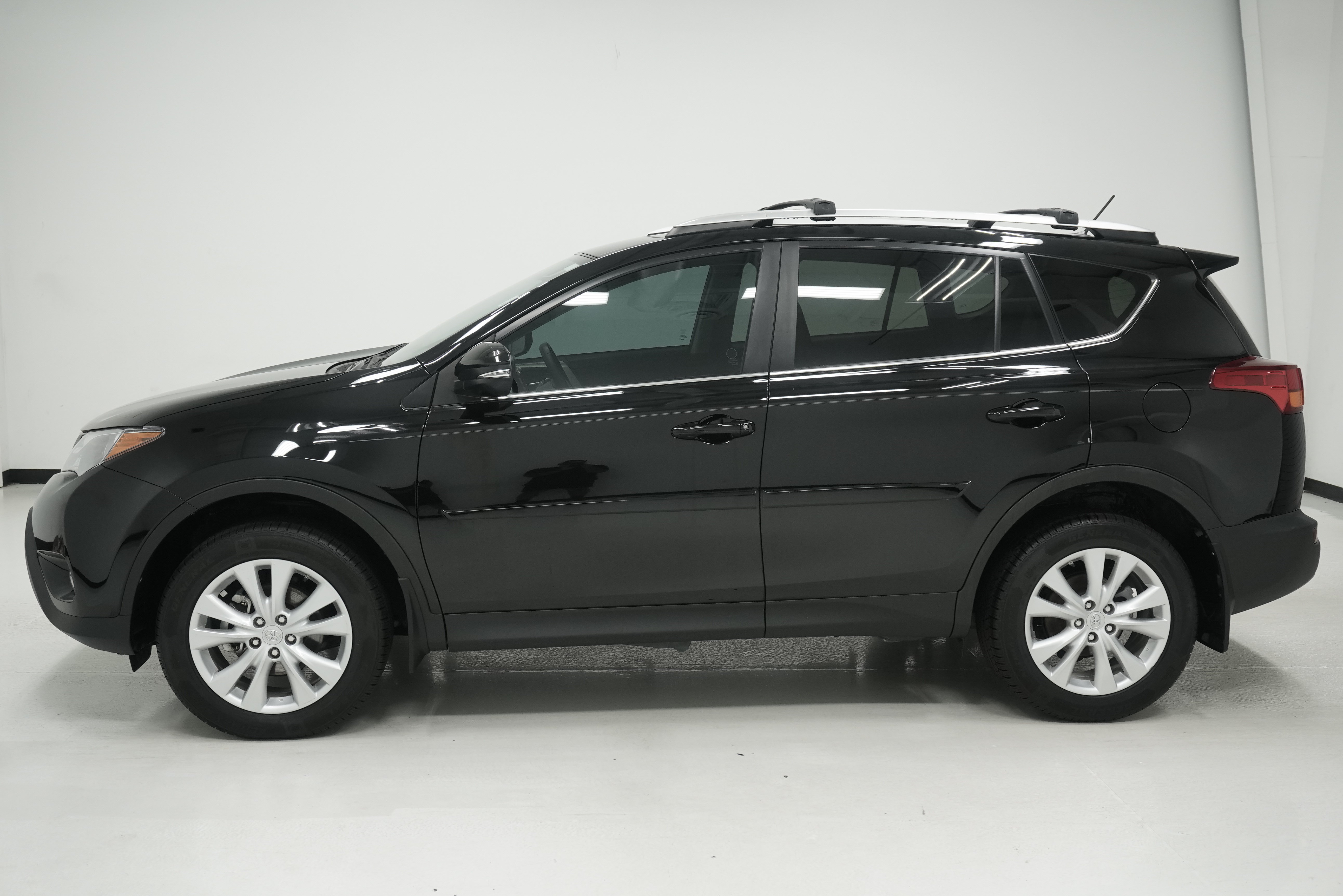 Used 2013 Toyota RAV4 Limited FWD image 7