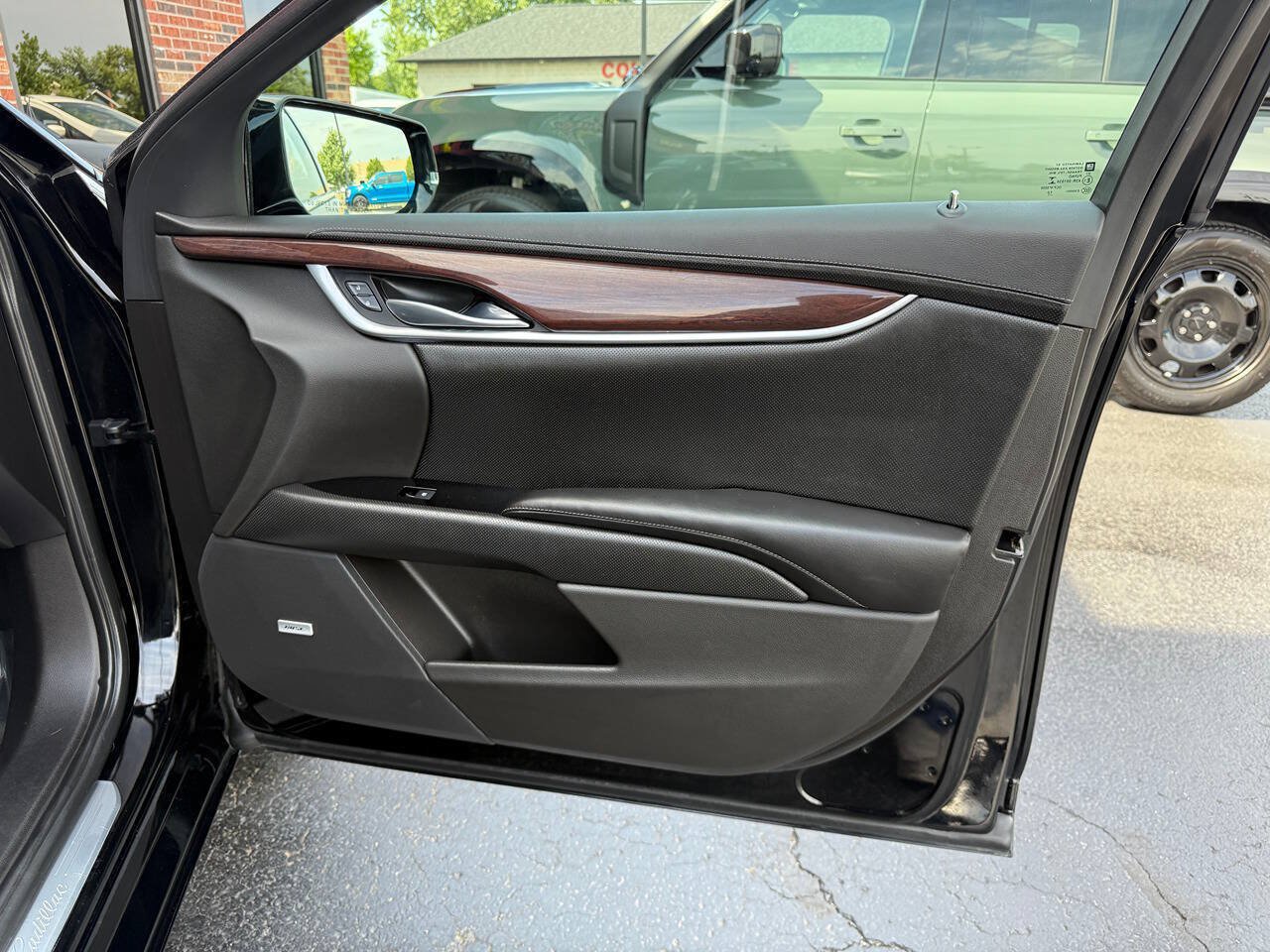Used 2013 Cadillac XTS Premium FWD image 23