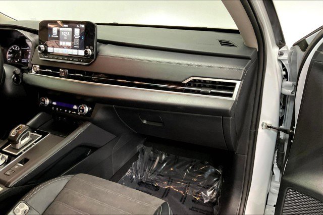 Used 2024 Mitsubishi Outlander SE image 16