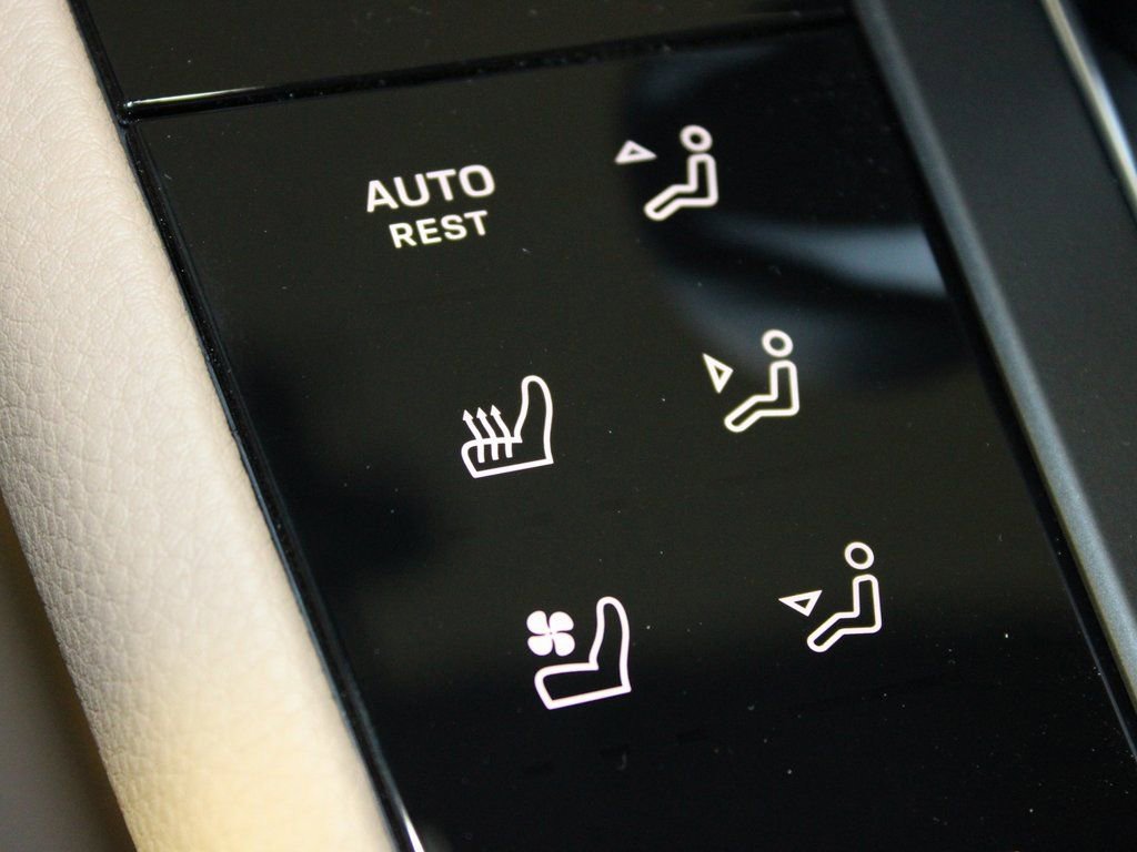 Certified 2025 Porsche Macan image 28