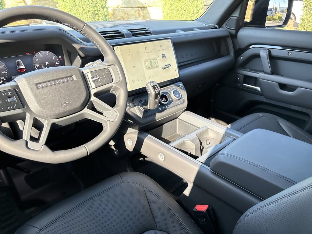 New 2026 Land Rover Defender 130 X-Dynamic SE AWD/4WD image 13