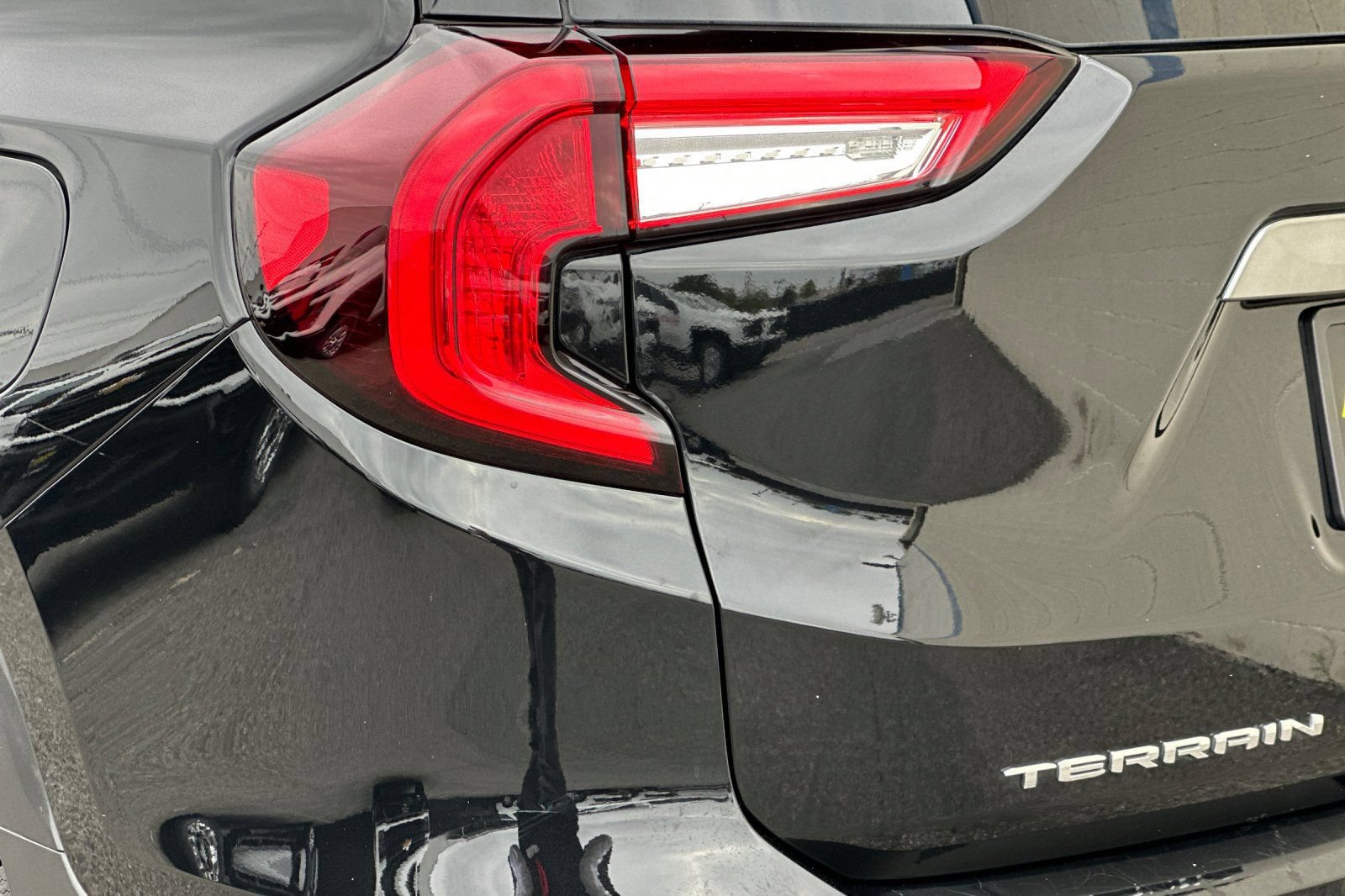 Certified 2022 GMC Terrain AT4 w/ Infotainment Package II AWD/4WD image 39