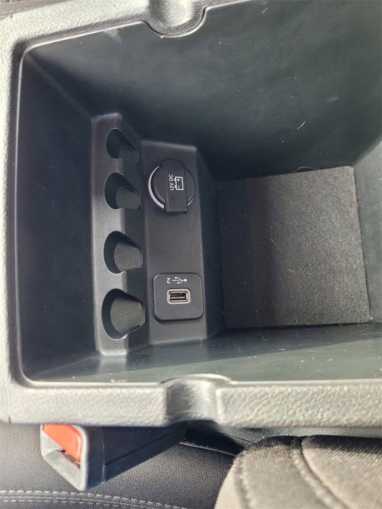 Used 2019 Jeep Cherokee Latitude w/ Popular Appearance Group image 18