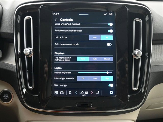 Used 2024 Volvo XC40 B5 Plus w/ Protection Package Premier image 18