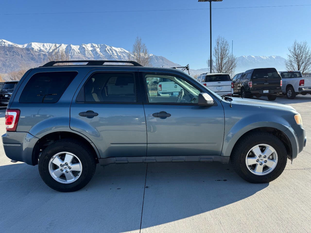 Used 2011 Ford Escape XLT image 2