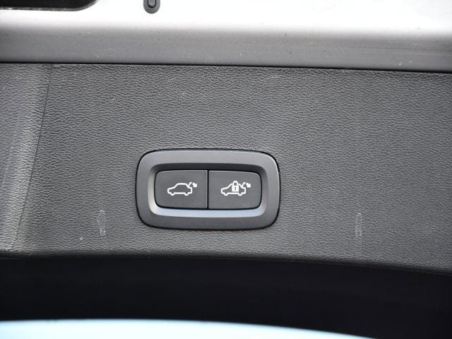 Certified 2025 Volvo XC40 B5 Core AWD/4WD image 25