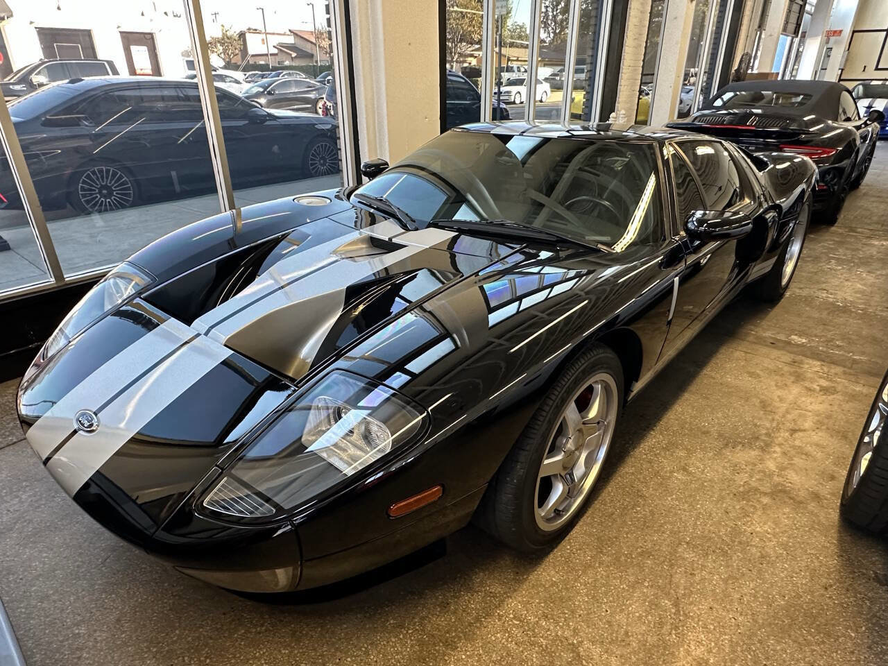 Used 2005 Ford GT RWD image 11