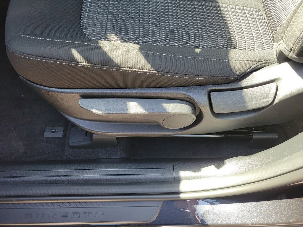 New 2026 Kia Sorento LX FWD image 24