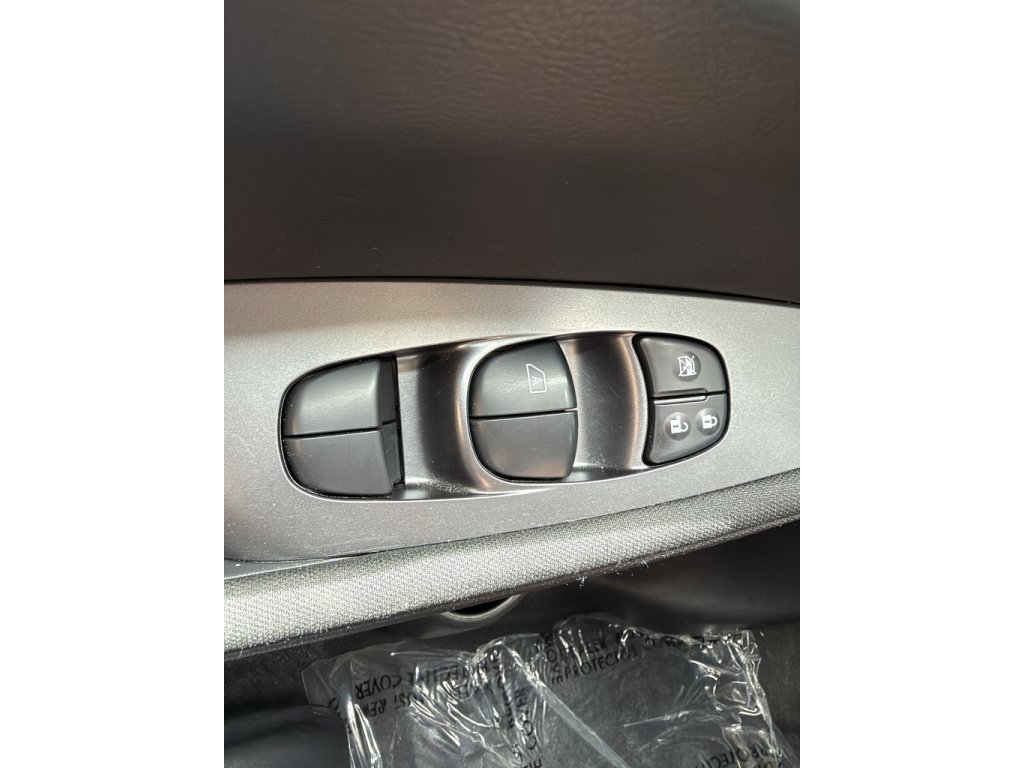 Used 2025 Nissan Leaf S FWD image 25