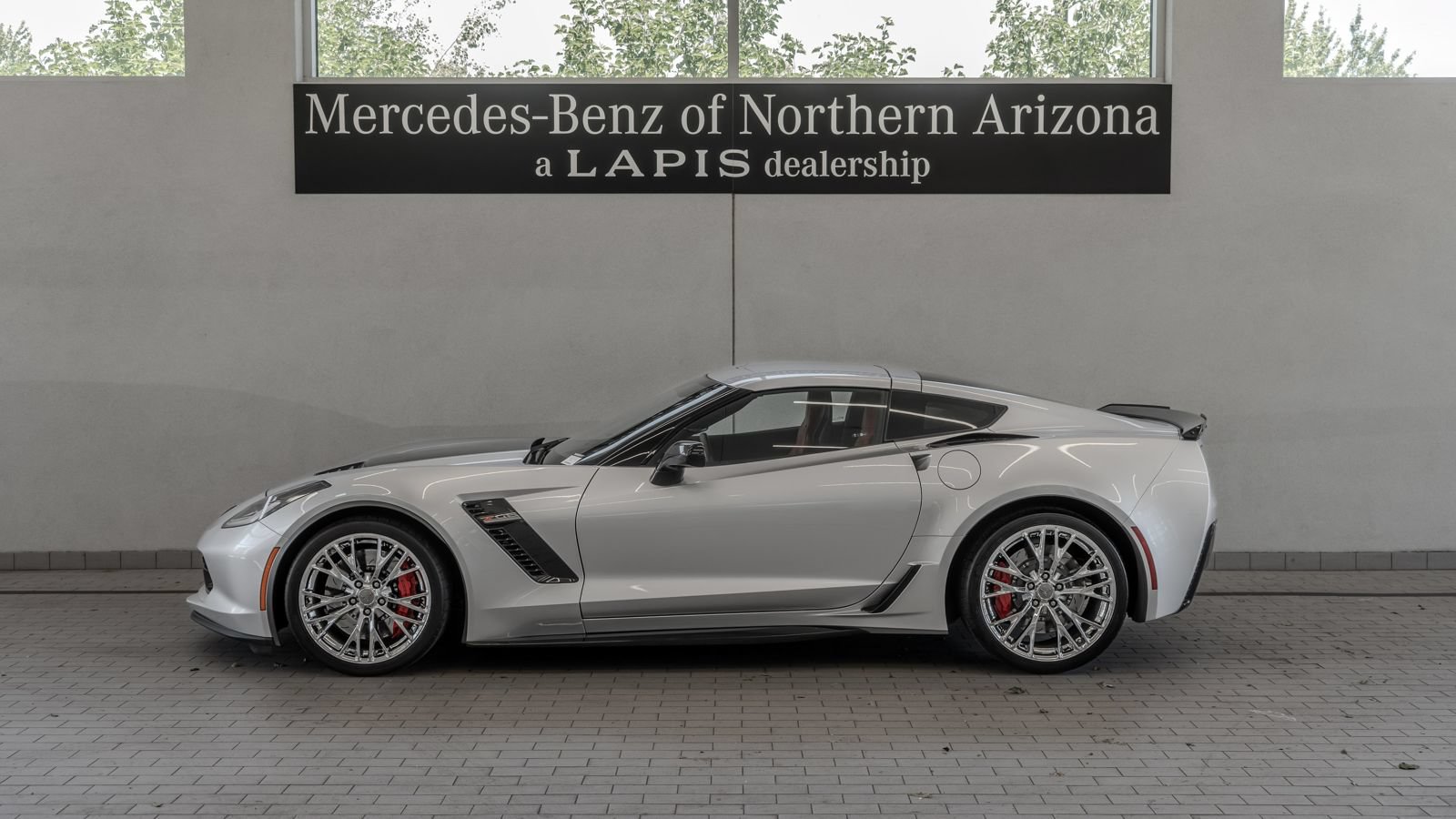 Used 2017 Chevrolet Corvette Z06 w/ Battery Protection Package RWD image 2