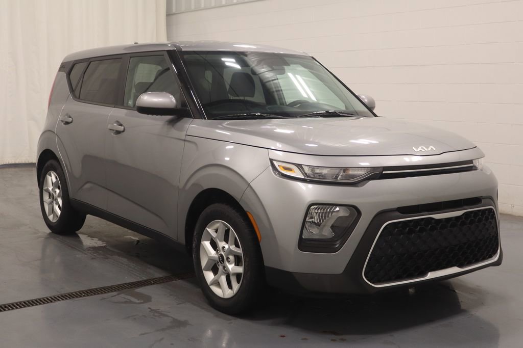 Used 2022 Kia Soul LX w/ Technology Package image 2