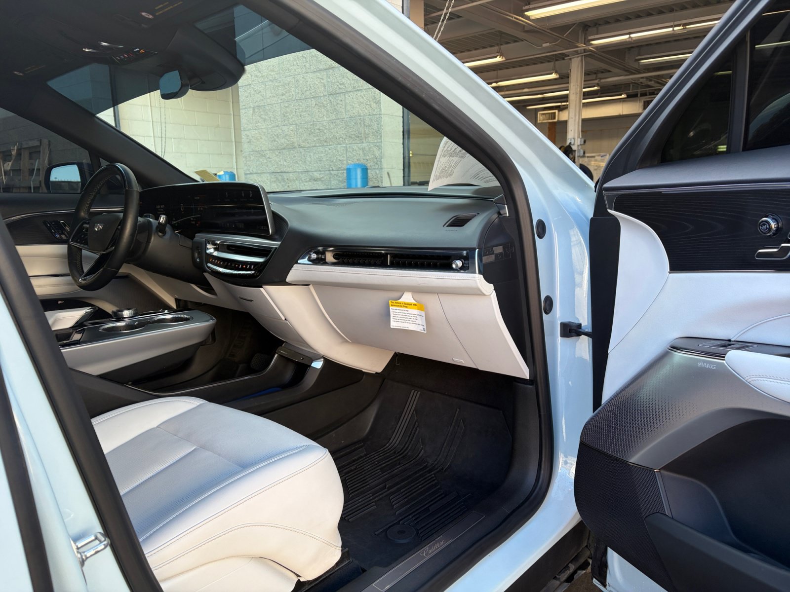 Used 2024 Cadillac Lyriq Luxury w/ LPO, Floor Liner Package AWD/4WD image 16
