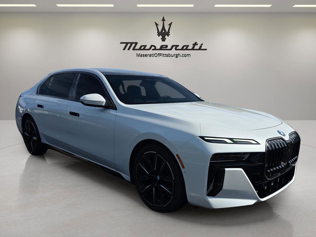 Used 2025 BMW 760i xDrive w/ Premium Package AWD/4WD video 3