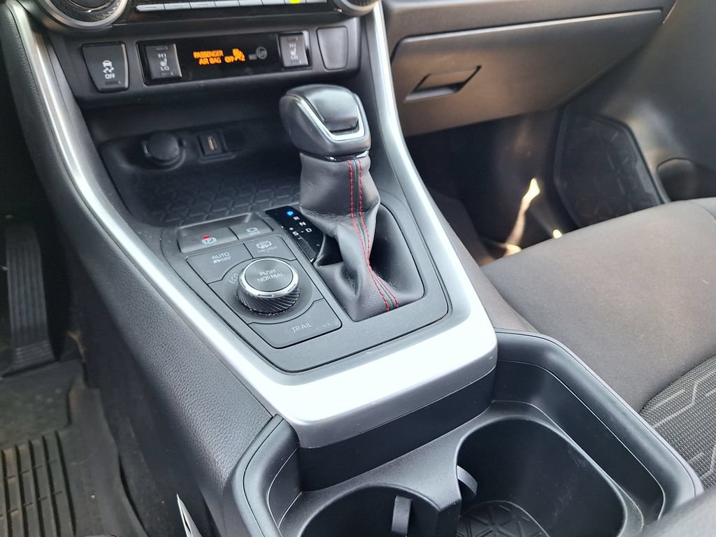 Used 2021 Toyota RAV4 SE w/ Weather & Moonroof Package AWD/4WD image 24