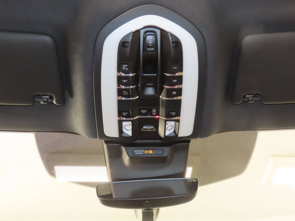 Certified 2026 Porsche Macan GTS AWD/4WD image 31