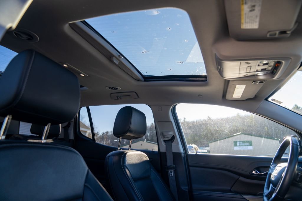 Used 2023 GMC Acadia SLT w/ Elevation Edition image 13