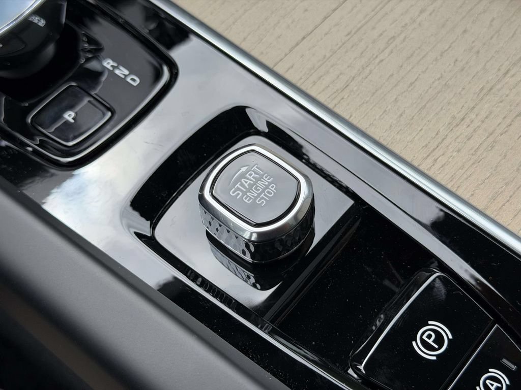 New 2026 Volvo XC60 B5 Plus w/ Climate Package AWD/4WD image 7
