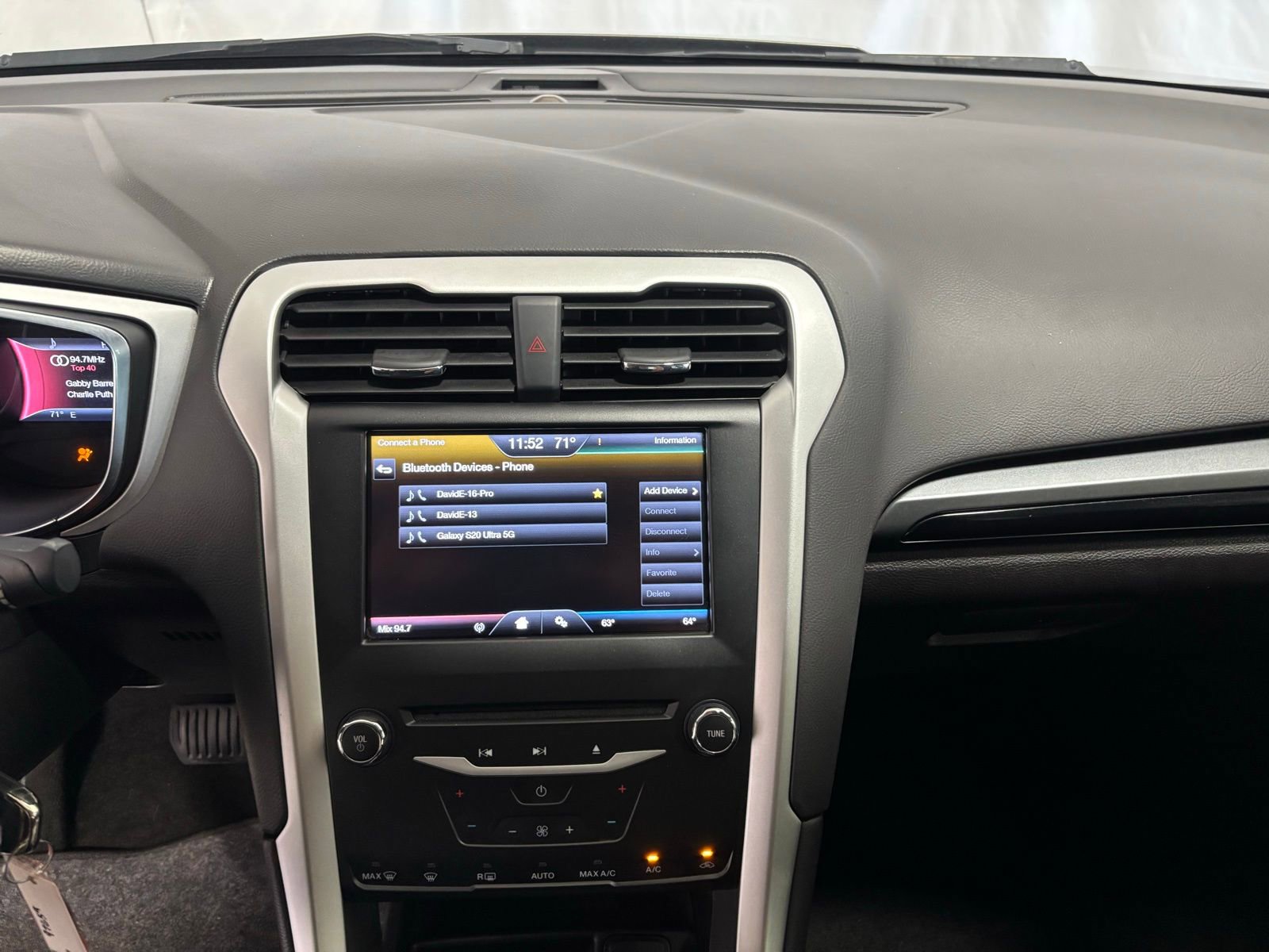 Used 2013 Ford Fusion SE image 24