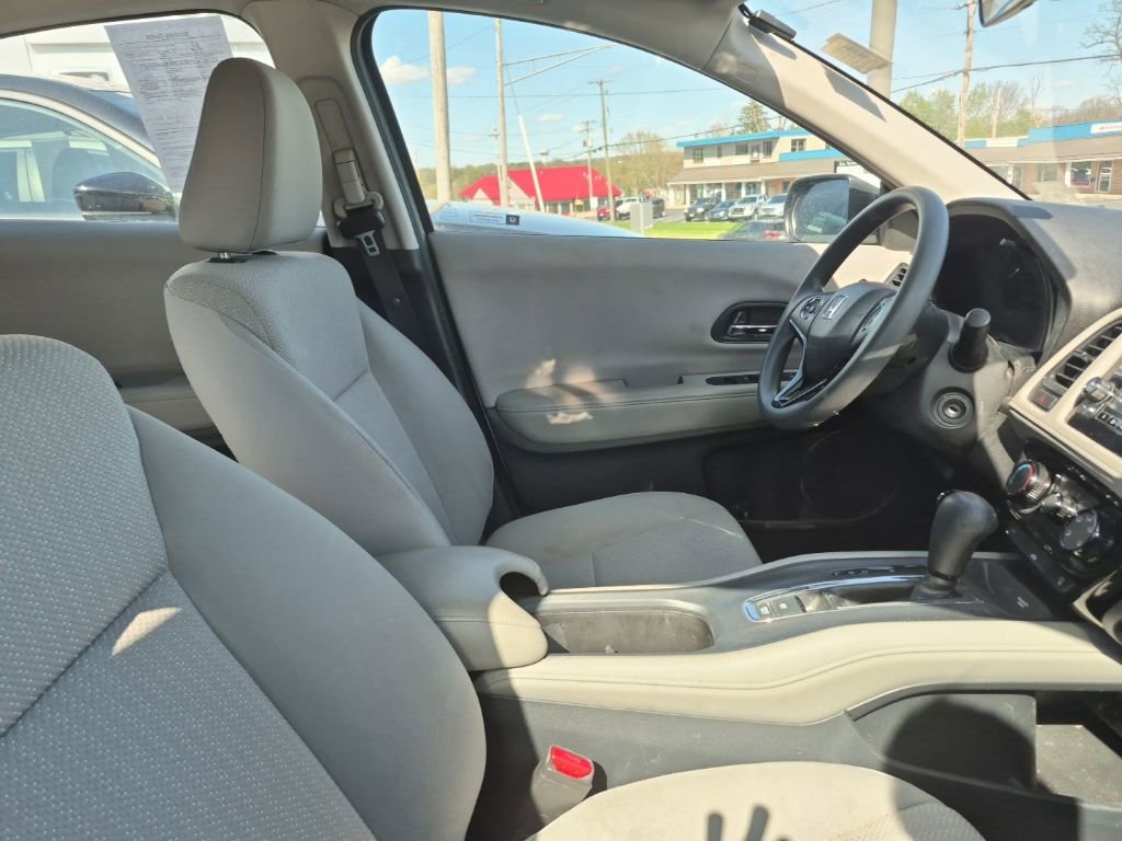Used 2017 Honda HR-V LX image 5