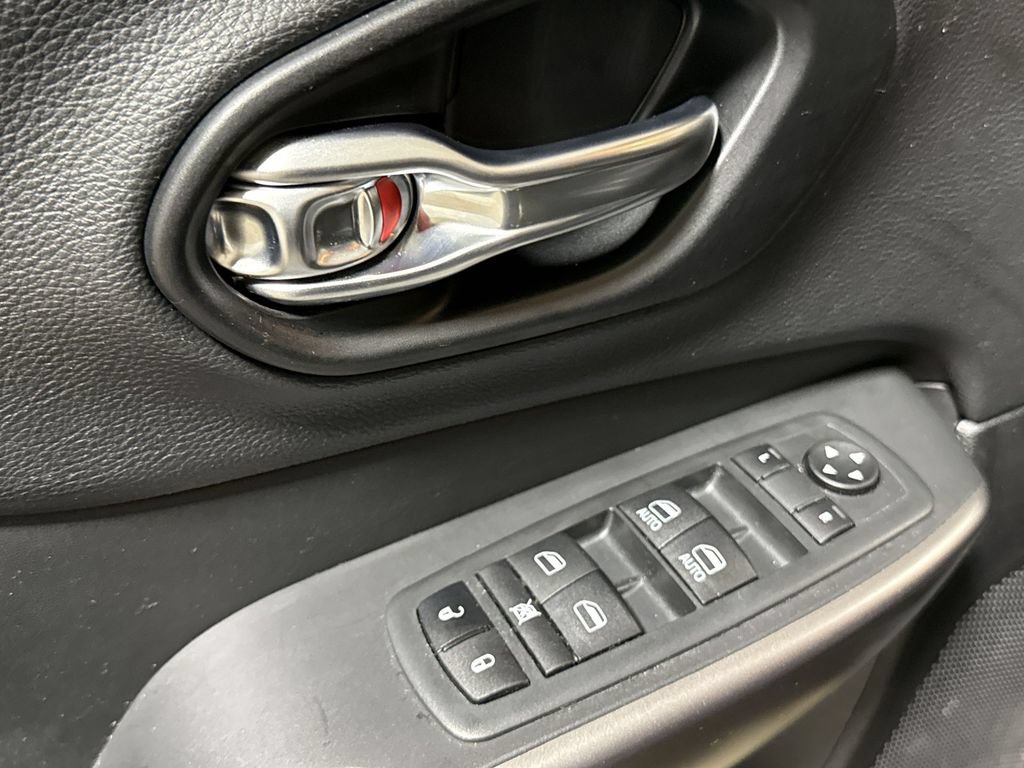 Used 2022 Jeep Cherokee Latitude Lux AWD/4WD image 20