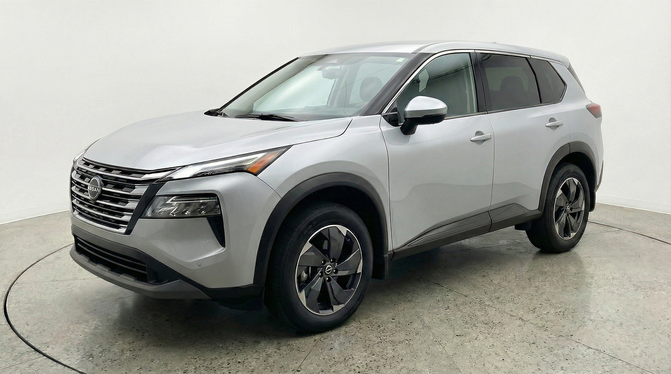 Used 2025 Nissan Rogue SV AWD/4WD image 3