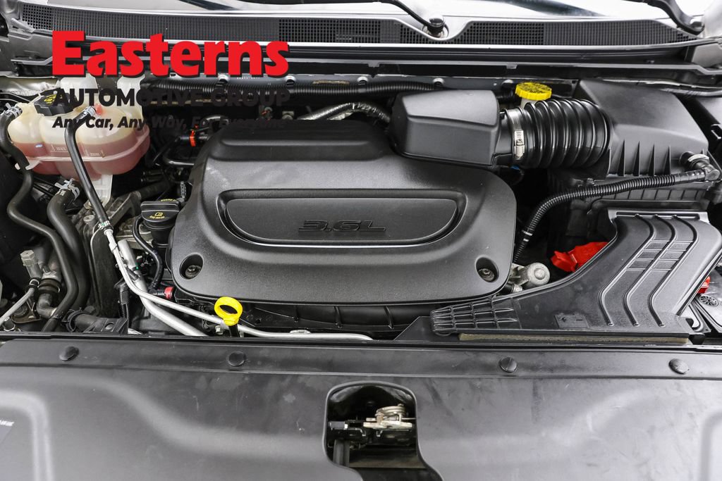 Used 2021 Chrysler Pacifica Touring-L FWD image 7