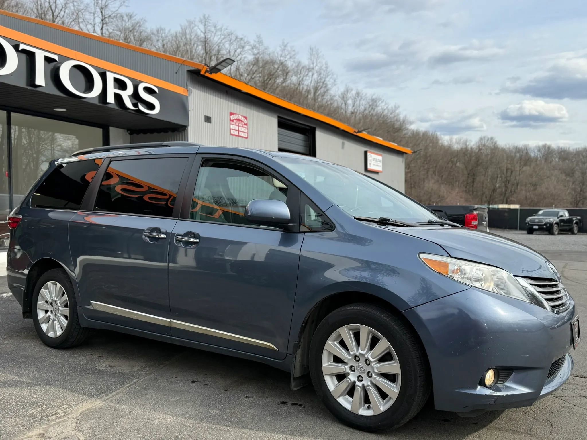 Used 2015 Toyota Sienna XLE w/ XLE Navigation Package AWD/4WD image 40