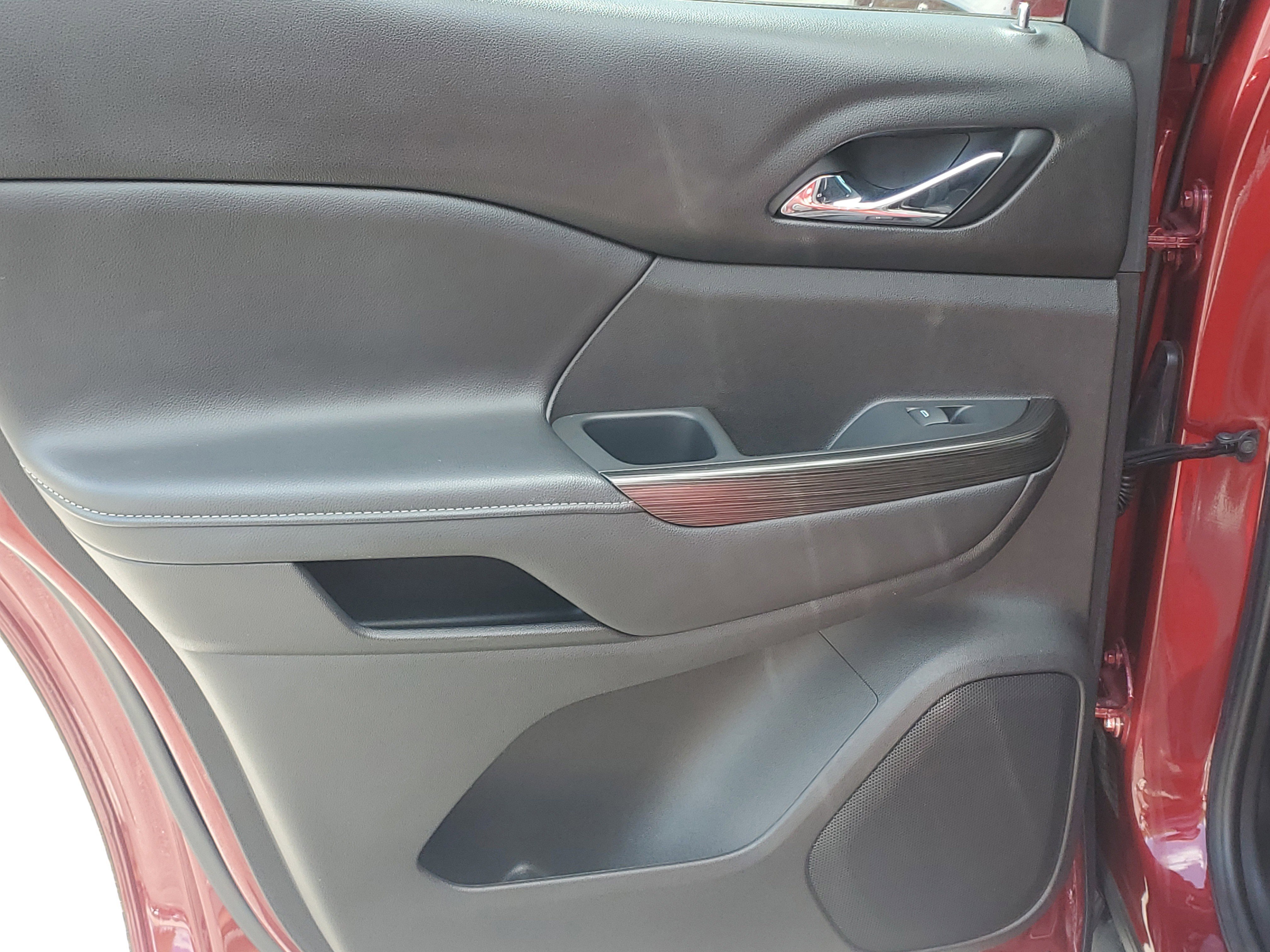 Used 2018 GMC Acadia SLT w/ LPO, Floor Liner Package image 15